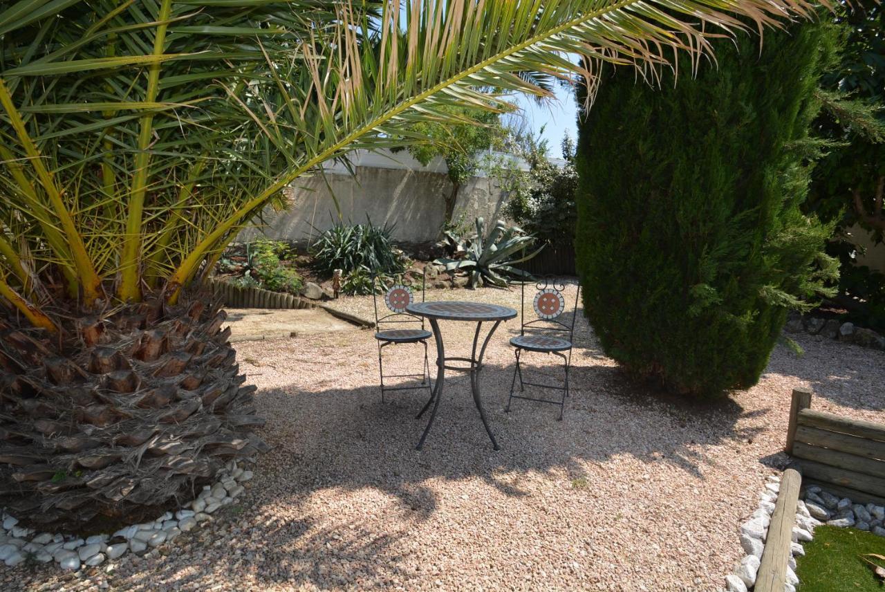Holiday home Studio Au Coeur D'un Jardin Reposant *